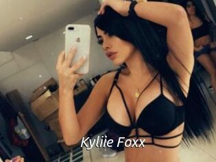 Kyliie_Foxx