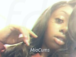 MiaCums