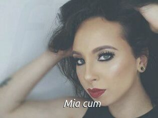 Mia_cum